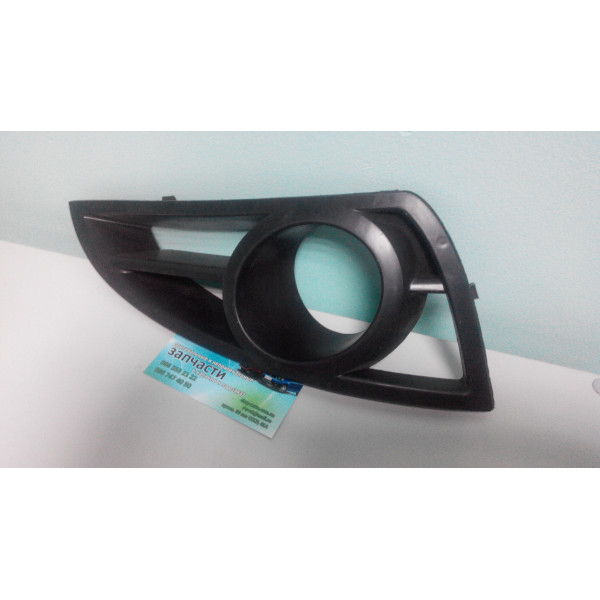 Решетка противотуманной фары правая Geely MK (1.6, 2010г.)